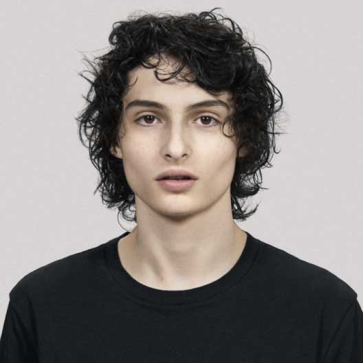 Finn Wolfhard como Richie Tozier